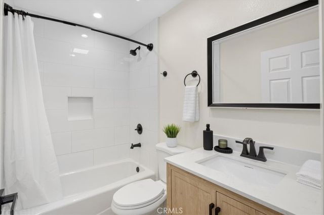 16619 Lake Avenue, Paramount, CA 90723