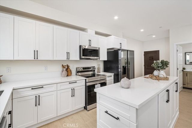 16619 Lake Avenue, Paramount, CA 90723