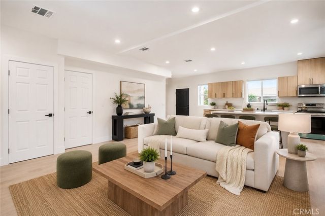 16619 Lake Avenue, Paramount, CA 90723