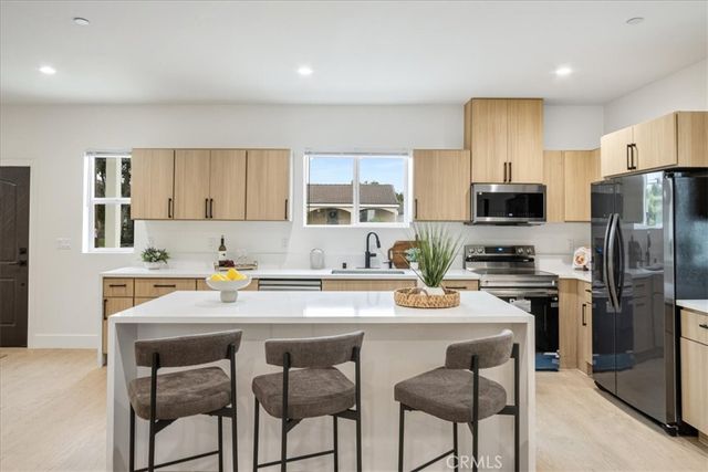 16619 Lake Avenue, Paramount, CA 90723