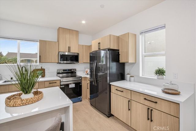 16619 Lake Avenue, Paramount, CA 90723