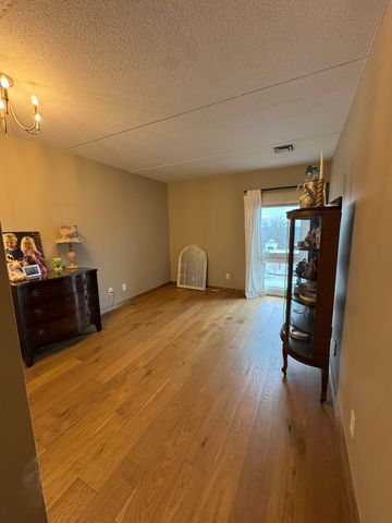 3100 Grand Avenue 5J, Des Moines, IA 50312