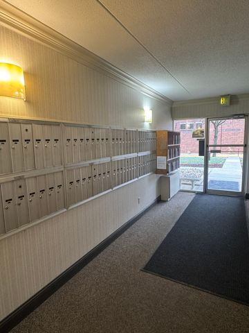 3100 Grand Avenue 5J, Des Moines, IA 50312