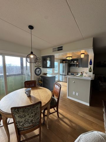 3100 Grand Avenue 5J, Des Moines, IA 50312