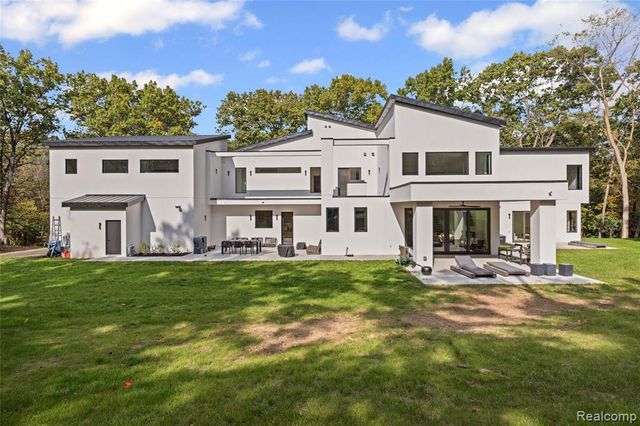 1715 Lone Pine Road, Bloomfield Hills, MI 48302