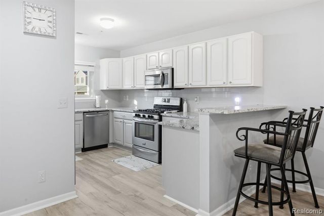 16878 Farmington Road, Livonia, MI 48154