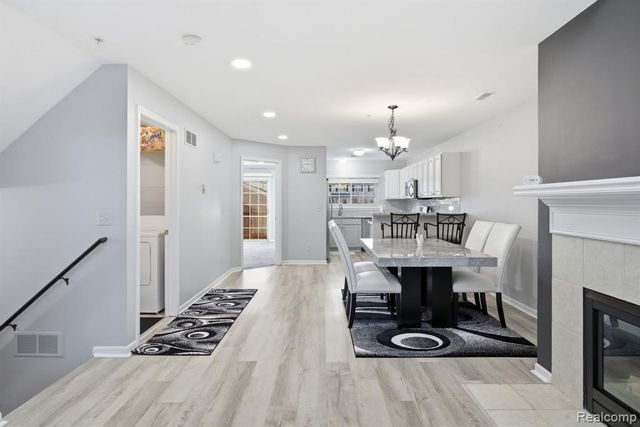 16878 Farmington Road, Livonia, MI 48154