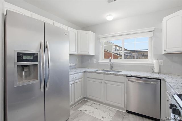 16878 Farmington Road, Livonia, MI 48154