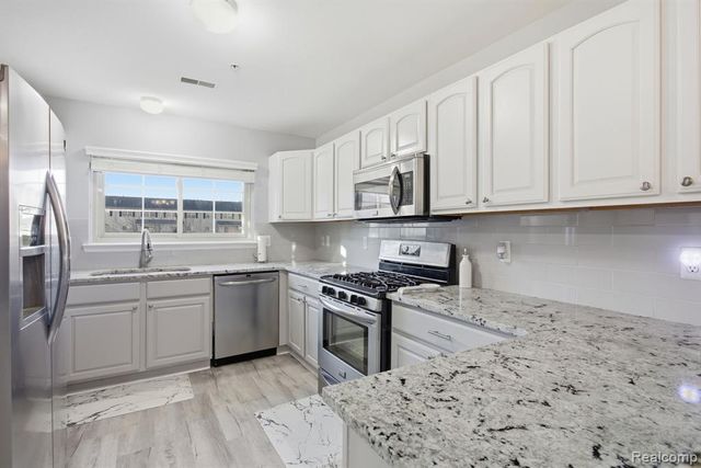 16878 Farmington Road, Livonia, MI 48154