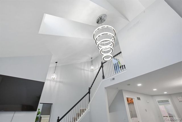 16878 Farmington Road, Livonia, MI 48154