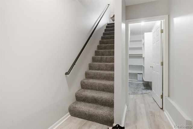 16878 Farmington Road, Livonia, MI 48154