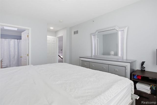 16878 Farmington Road, Livonia, MI 48154