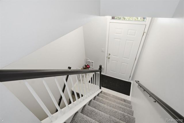 16878 Farmington Road, Livonia, MI 48154