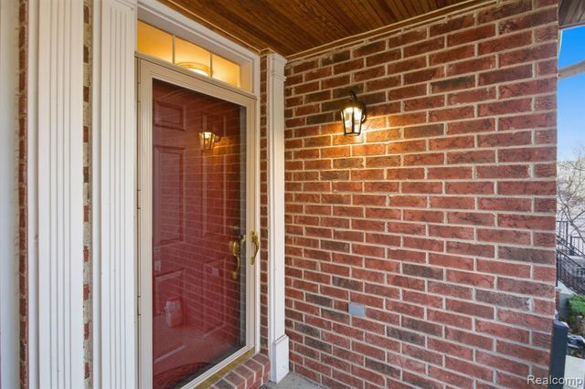 16878 Farmington Road, Livonia, MI 48154