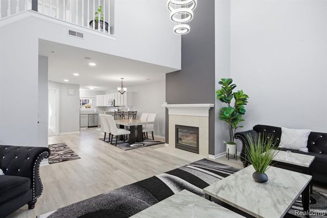 16878 Farmington Road, Livonia, MI 48154