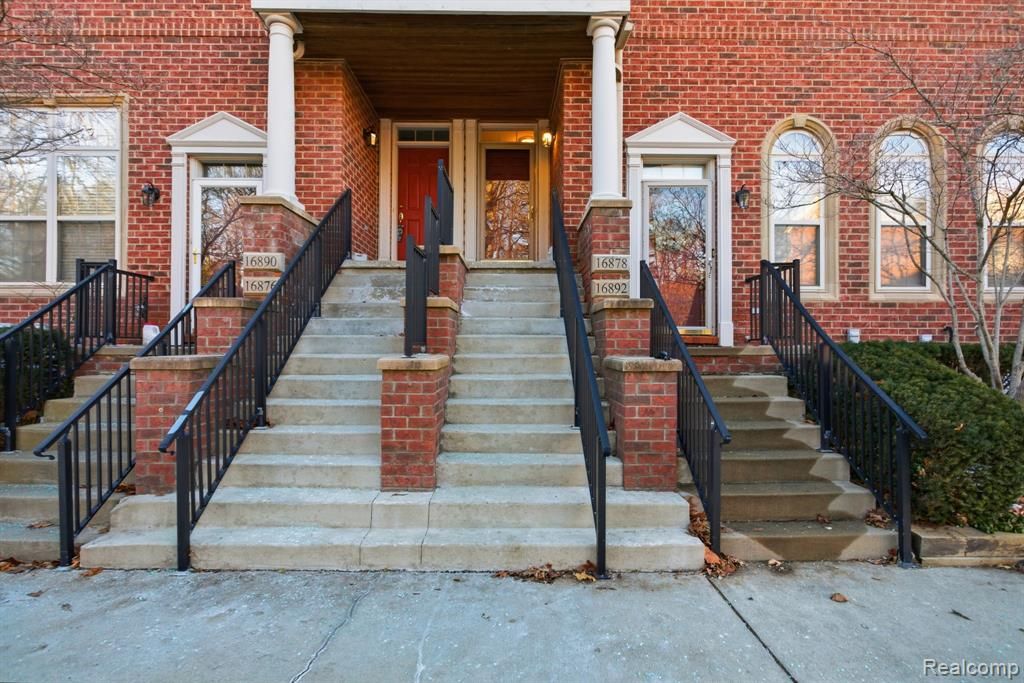 16878 Farmington Road, Livonia, MI 48154