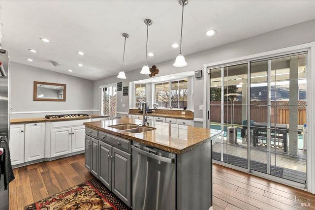 4457 Graywhaler Ln, Rohnert Park, CA 94928