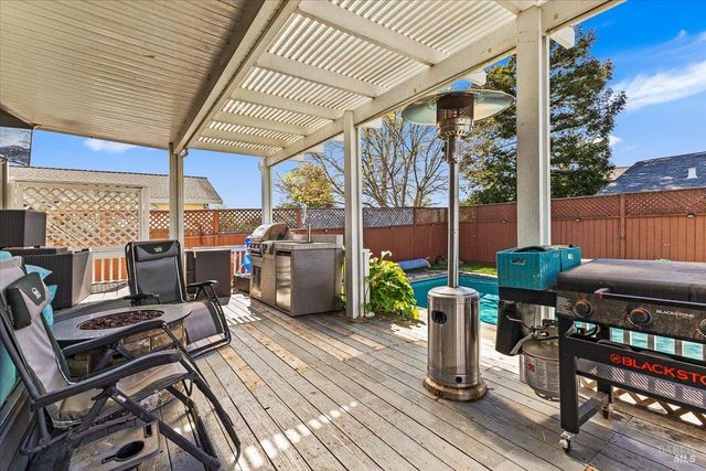 4457 Graywhaler Ln, Rohnert Park, CA 94928