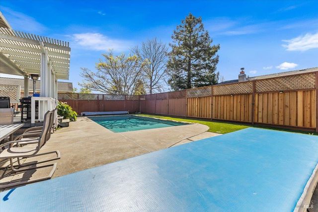 4457 Graywhaler Ln, Rohnert Park, CA 94928