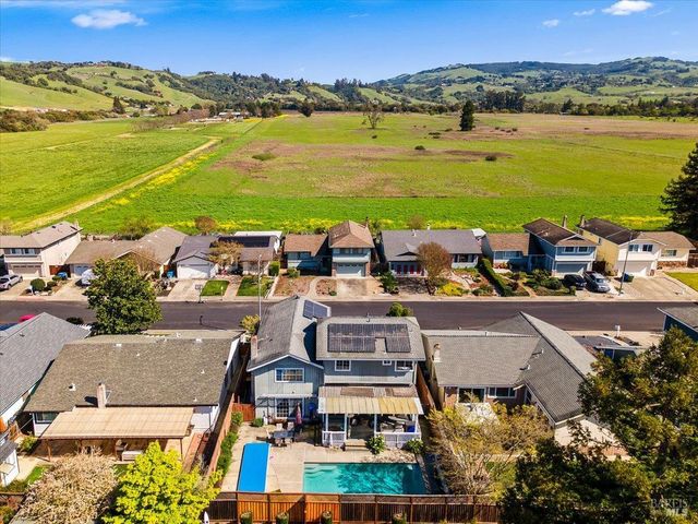 4457 Graywhaler Ln, Rohnert Park, CA 94928