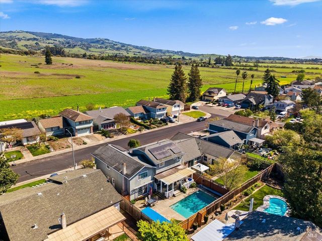 4457 Graywhaler Ln, Rohnert Park, CA 94928