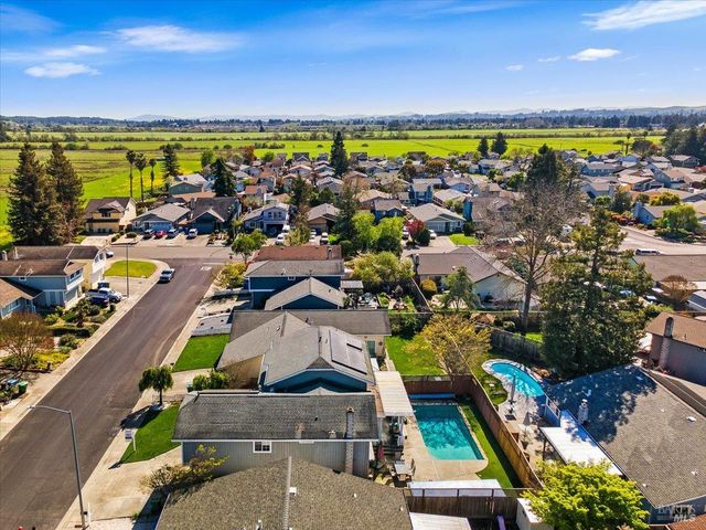 4457 Graywhaler Ln, Rohnert Park, CA 94928
