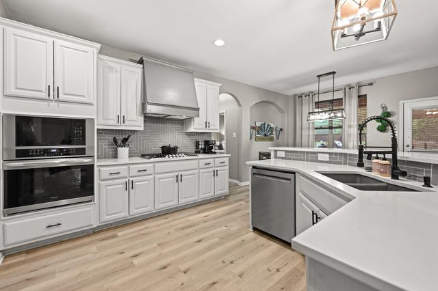 5528 Wild Foxglove RD, Spicewood, TX 78669