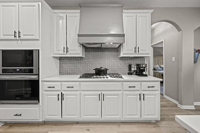 5528 Wild Foxglove RD, Spicewood, TX 78669