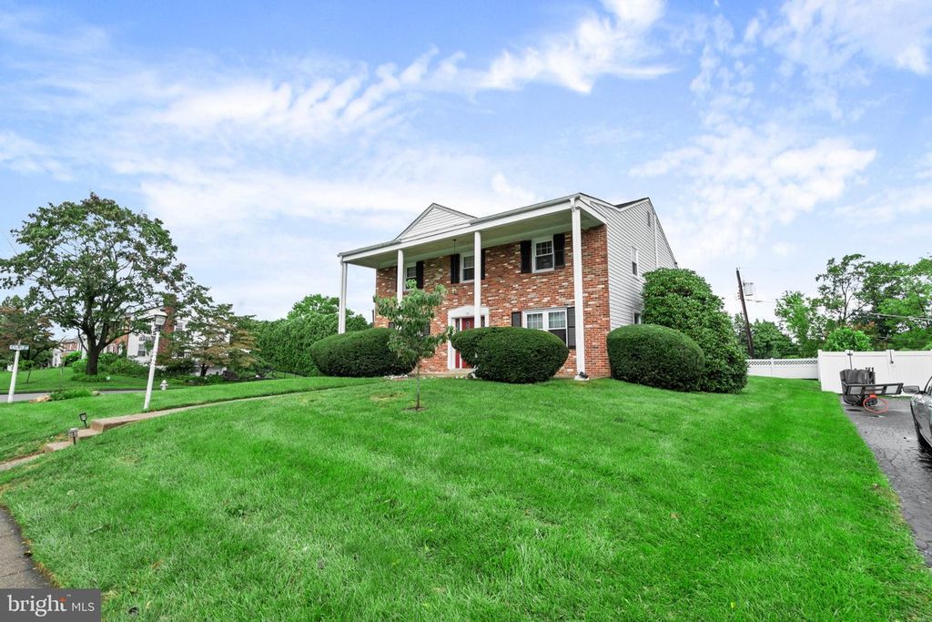 1705 SUE ELLEN DR, HAVERTOWN, PA 19083 — photo 2