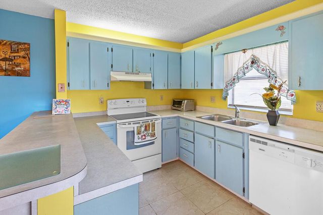 1402 Nebraska Avenue 13, Fort Pierce, FL 34950