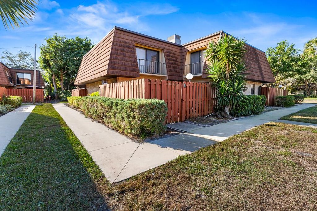 1402 Nebraska Avenue 13, Fort Pierce, FL 34950