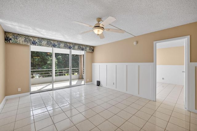 4898 NW 29th Court 315, Lauderdale Lakes, FL 33313