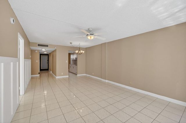4898 NW 29th Court 315, Lauderdale Lakes, FL 33313