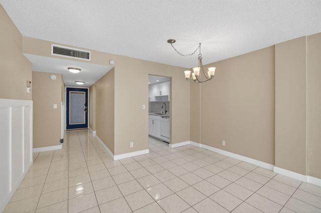 4898 NW 29th Court 315, Lauderdale Lakes, FL 33313