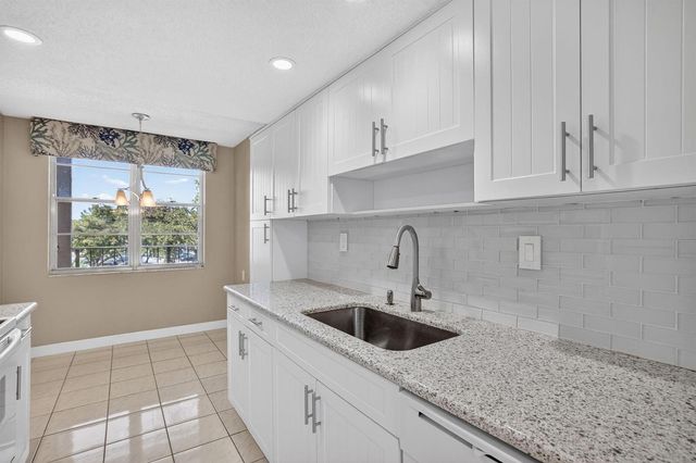 4898 NW 29th Court 315, Lauderdale Lakes, FL 33313
