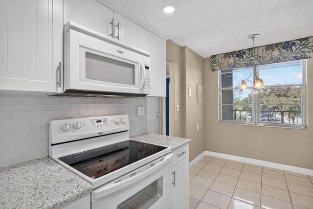 4898 NW 29th Court 315, Lauderdale Lakes, FL 33313