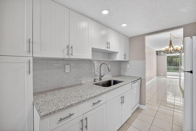 4898 NW 29th Court 315, Lauderdale Lakes, FL 33313