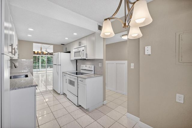 4898 NW 29th Court 315, Lauderdale Lakes, FL 33313