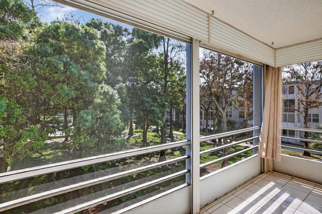 4898 NW 29th Court 315, Lauderdale Lakes, FL 33313
