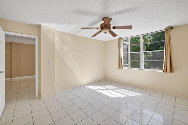 4898 NW 29th Court 315, Lauderdale Lakes, FL 33313