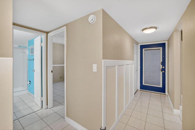 4898 NW 29th Court 315, Lauderdale Lakes, FL 33313