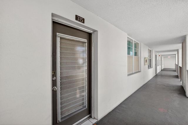 4898 NW 29th Court 315, Lauderdale Lakes, FL 33313