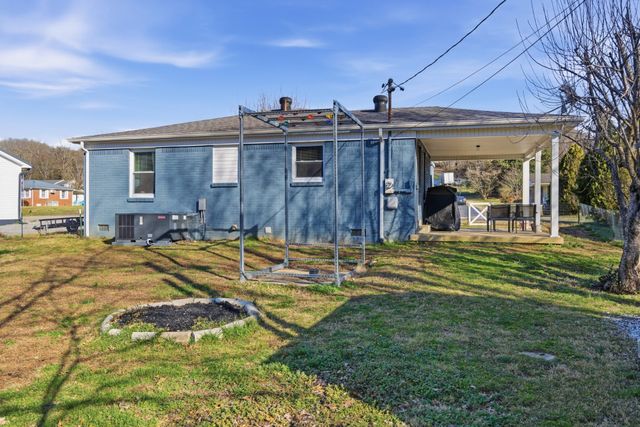 31 Horseshoe Bend Ln, Elmwood, TN 38560