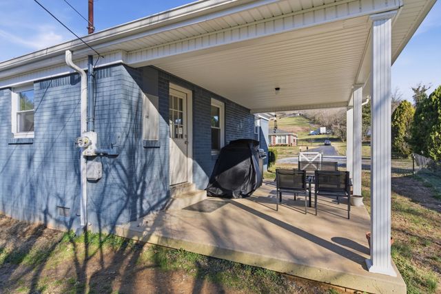 31 Horseshoe Bend Ln, Elmwood, TN 38560