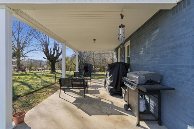 31 Horseshoe Bend Ln, Elmwood, TN 38560