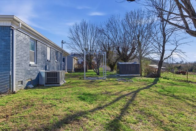 31 Horseshoe Bend Ln, Elmwood, TN 38560