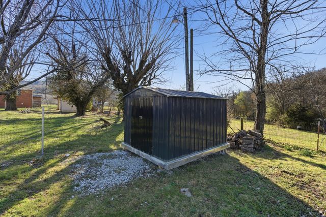 31 Horseshoe Bend Ln, Elmwood, TN 38560