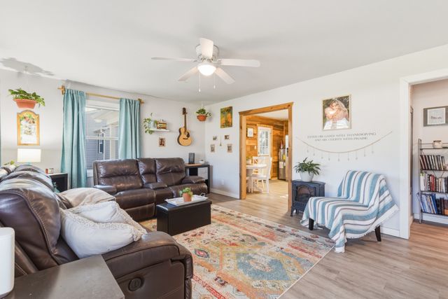 31 Horseshoe Bend Ln, Elmwood, TN 38560