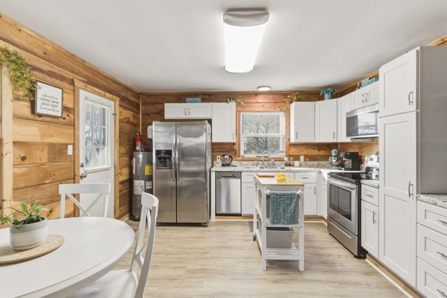 31 Horseshoe Bend Ln, Elmwood, TN 38560