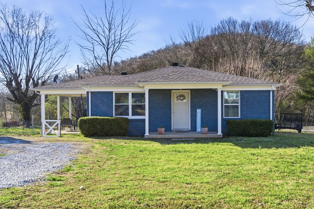 31 Horseshoe Bend Ln, Elmwood, TN 38560